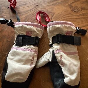 Hestra Kids Mittens - Pink and Black
Hestra size 3